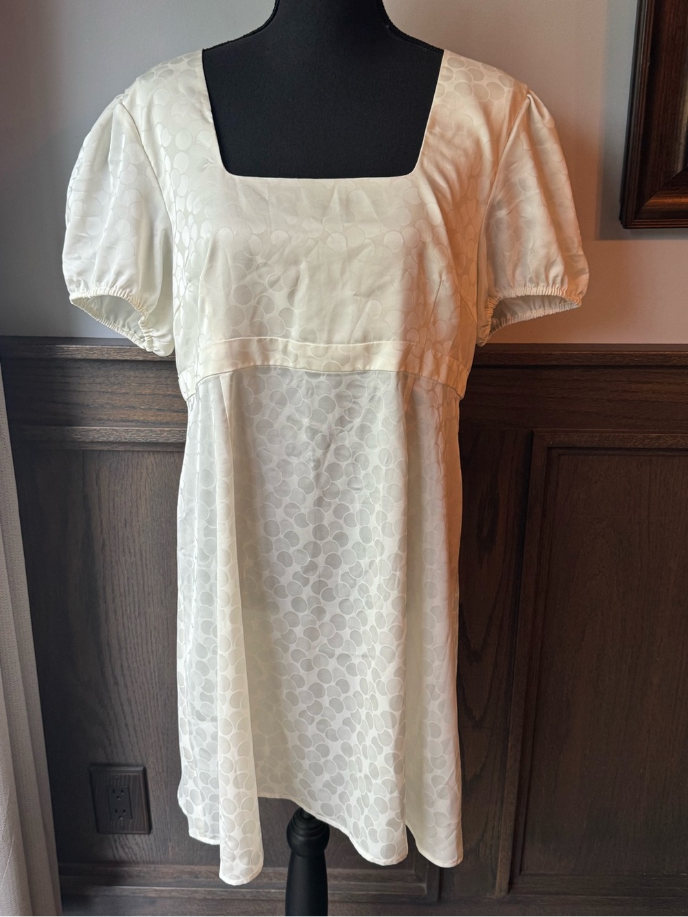 Modcloth Ivory Square-Neck Short Sleeve dress with Dot Jacquard xl euc